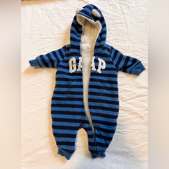 Gap 0-3 month fleece suit - Picture 1 of 4